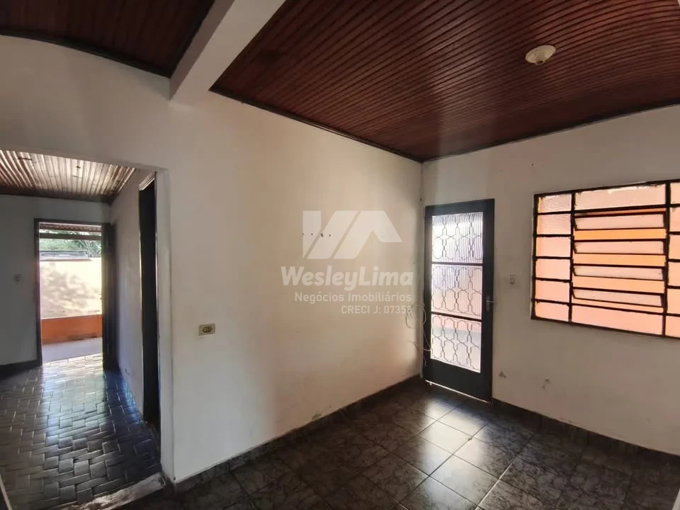 Casa à Venda no João Paz em Londrina – 4 Quartos, Garagem para 4 Carros e Terreno de 220m²