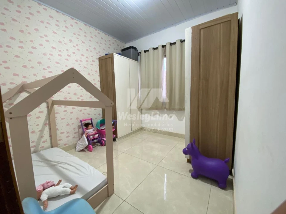 Imagens do imóveis Casa à Venda no Jardim Maria Celina em Londrina – Próxima à Av. Saul Elkind | 3 Quartos | R$ 350 Mil