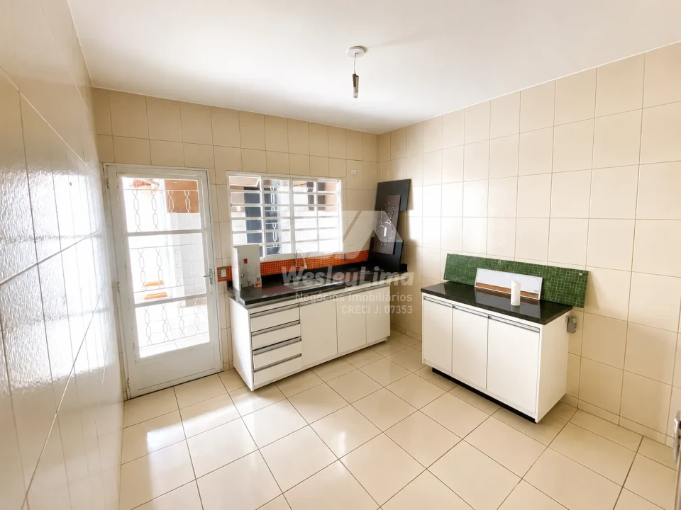 Imagens do imóveis Casa Ampla à Venda no Jardim São Paulo – Zona Norte de Londrina/PR