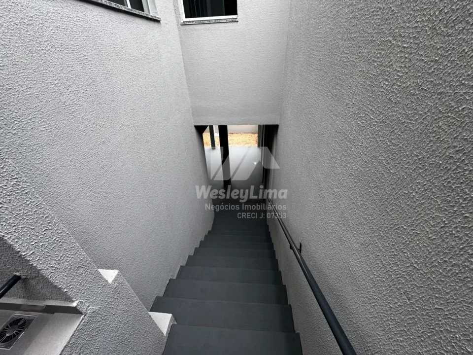 Casa Geminada à Venda no Jardim Paris em Londrina | 3 Quartos com Suíte