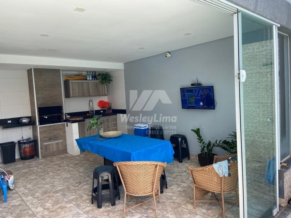 Imagens do imóveis Casa à Venda no Jardim Continental em Londrina | 3 Quartos, Piscina e Espaço Gourmet