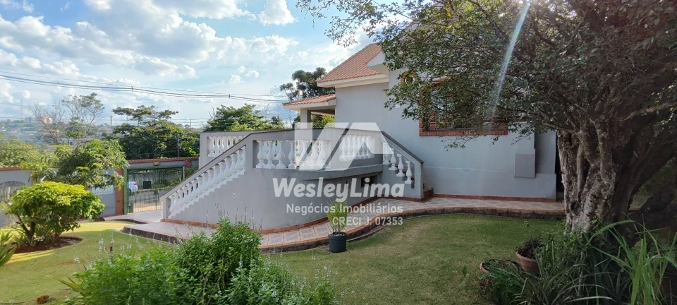 CASA ALTO PADRÃO À VENDA NO JARDIM IMPÉRIO DO SOL – LONDRINA | COM PISCINA | TERRENO 1.093 m²