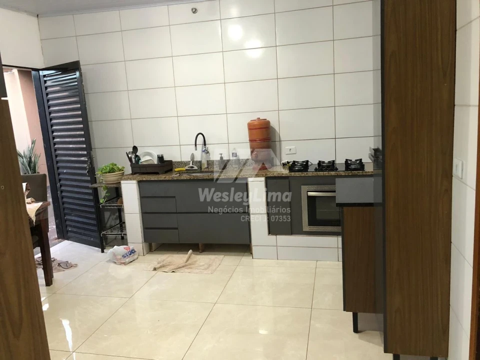 Imagens do imóveis Casa à Venda no Jardim Maria Celina em Londrina – Próxima à Av. Saul Elkind | 3 Quartos | R$ 350 Mil
