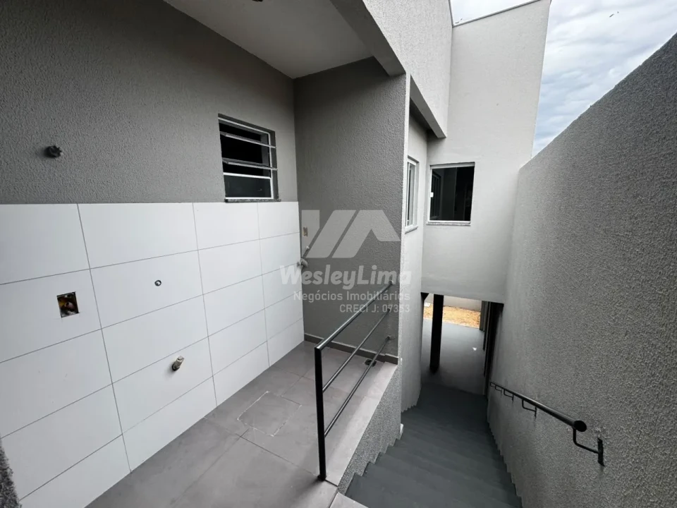 Casa Geminada à Venda no Jardim Paris em Londrina | 3 Quartos com Suíte