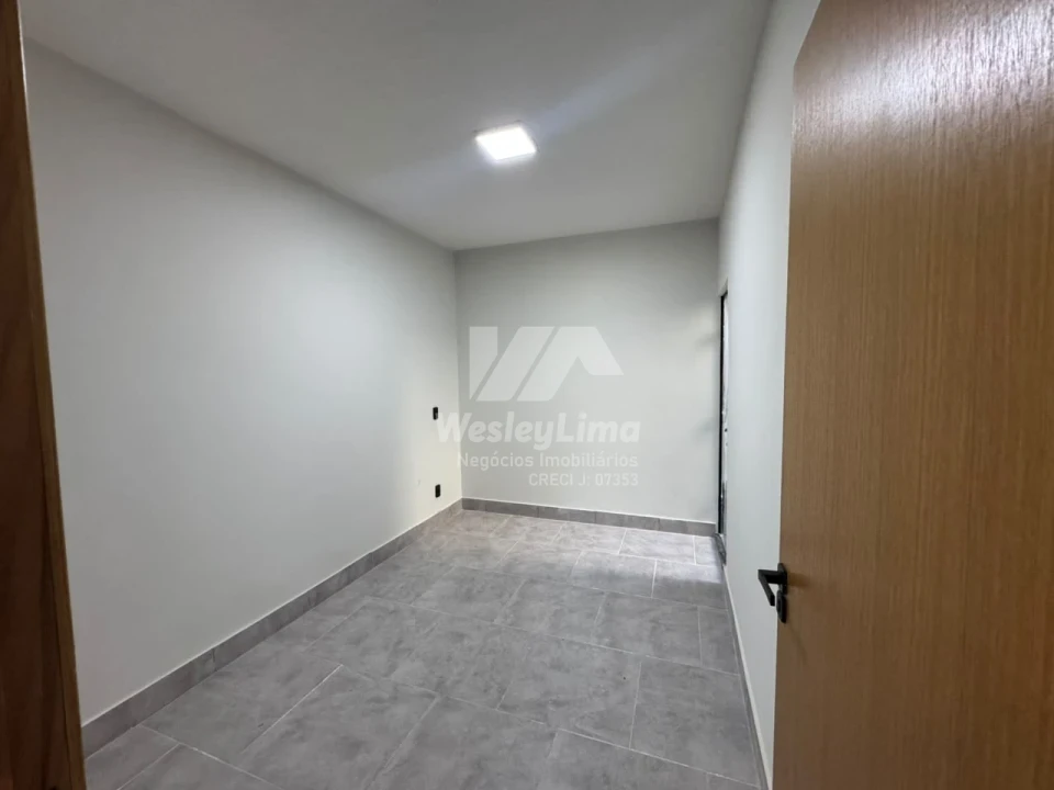 Imagens do imóveis Casa Sozinha à Venda no Conjunto Café em Londrina | Quintal Grande | 3 Quartos | Aceita Permuta