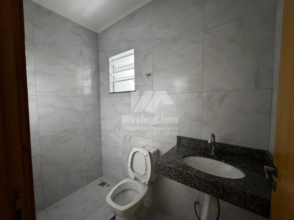 Casa Geminada à Venda no Jardim Paris em Londrina | 3 Quartos com Suíte