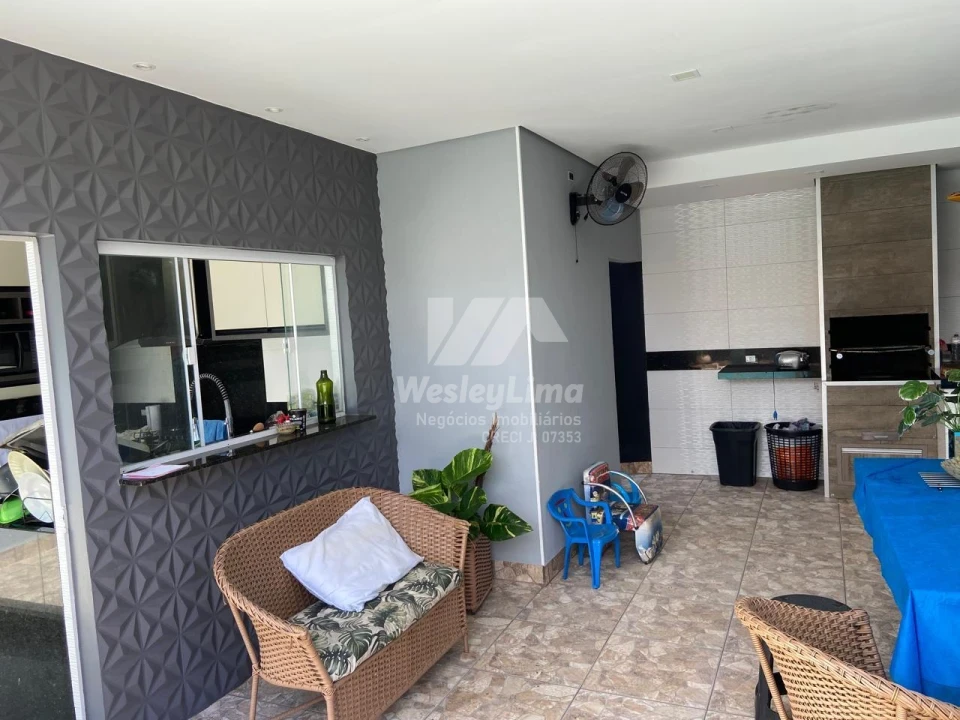 Imagens do imóveis Casa à Venda no Jardim Continental em Londrina | 3 Quartos, Piscina e Espaço Gourmet