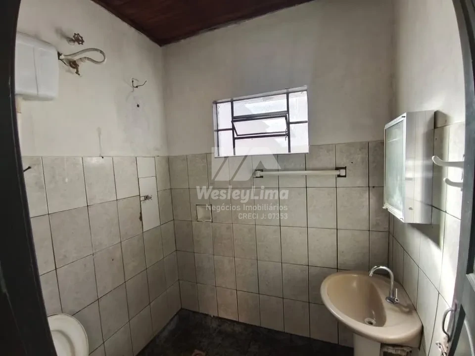 Casa à Venda no João Paz em Londrina – 4 Quartos, Garagem para 4 Carros e Terreno de 220m²