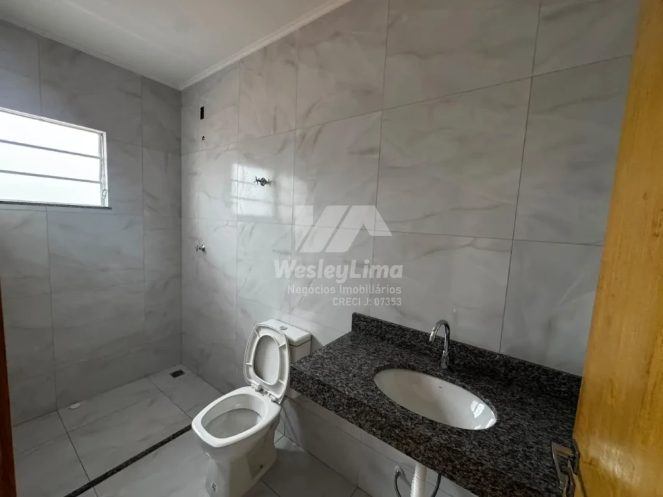 Casa Geminada à Venda no Jardim Paris em Londrina | 3 Quartos com Suíte