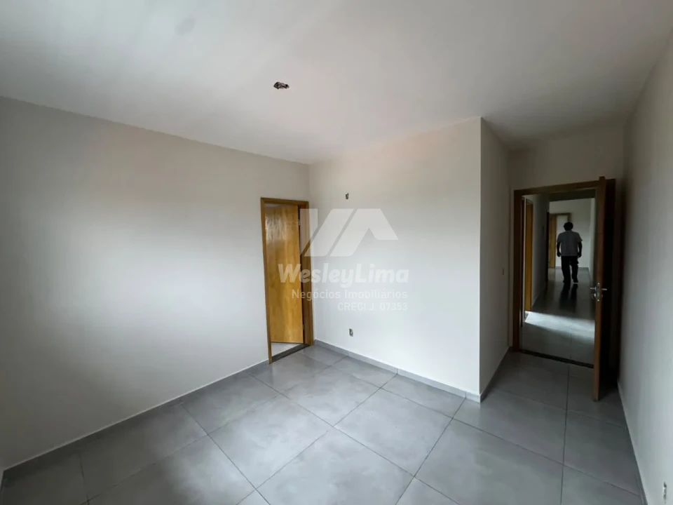 Casa Geminada à Venda no Jardim Paris em Londrina | 3 Quartos com Suíte