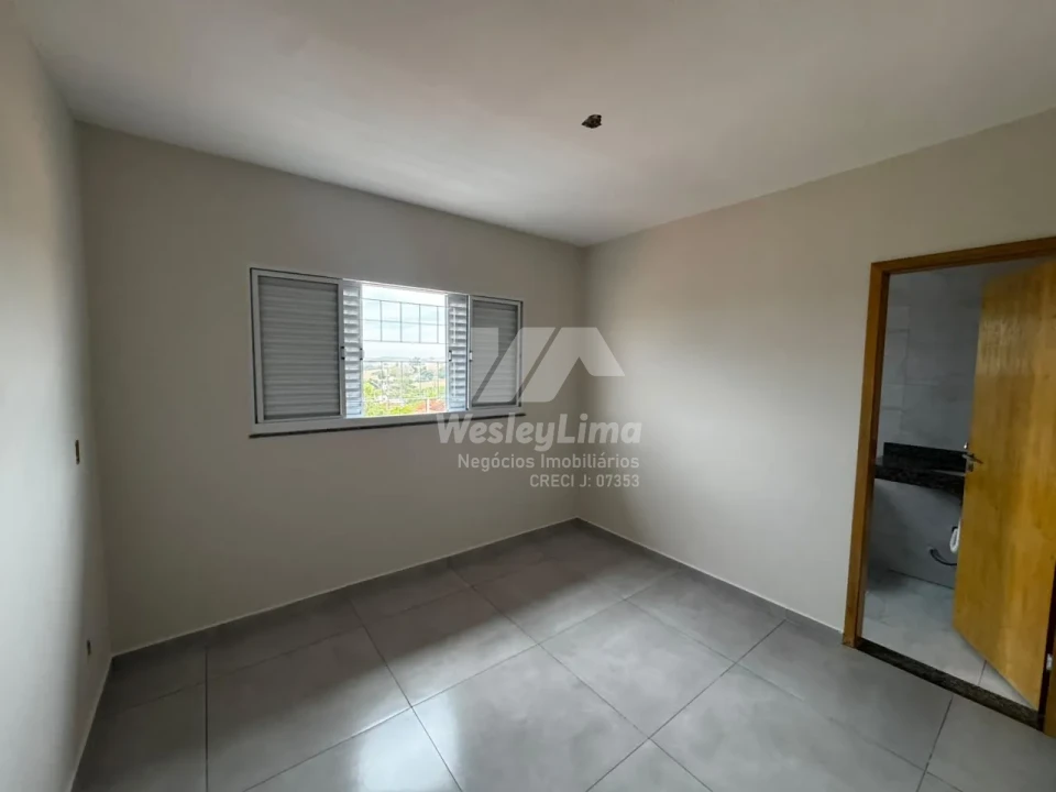 Casa Geminada à Venda no Jardim Paris em Londrina | 3 Quartos com Suíte