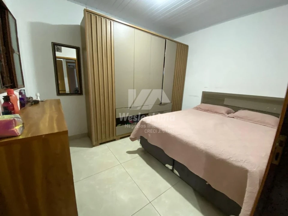 Imagens do imóveis Casa à Venda no Jardim Maria Celina em Londrina – Próxima à Av. Saul Elkind | 3 Quartos | R$ 350 Mil