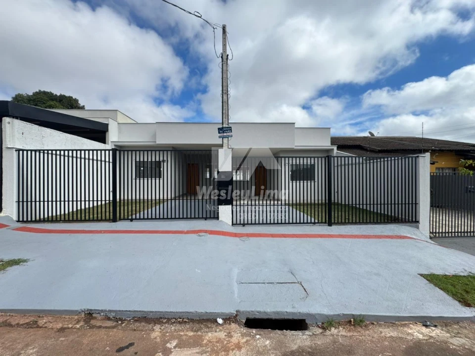 Imagens do imóveis Casa à Venda no Jardim Moema em Londrina – 2 Quartos e Quintal | R$ 268.000