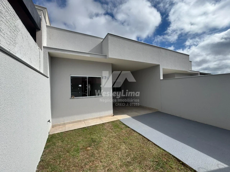 Imagens do imóveis Casa à Venda no Jardim Moema em Londrina – 2 Quartos e Quintal | R$ 268.000