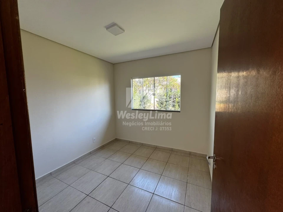 Imagens do imóveis Casa de Esquina à Venda no Condomínio Heimtal Park em Londrina – 2 Quartos | R$ 380.000