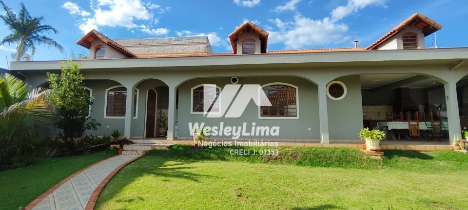 CASA ALTO PADRÃO À VENDA NO JARDIM IMPÉRIO DO SOL – LONDRINA | COM PISCINA | TERRENO 1.093 m²