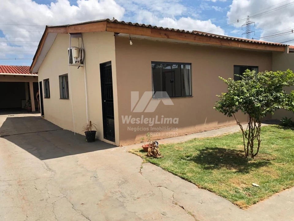 Imagens do imóveis Casa à Venda no Jardim Maria Celina em Londrina – Próxima à Av. Saul Elkind | 3 Quartos | R$ 350 Mil