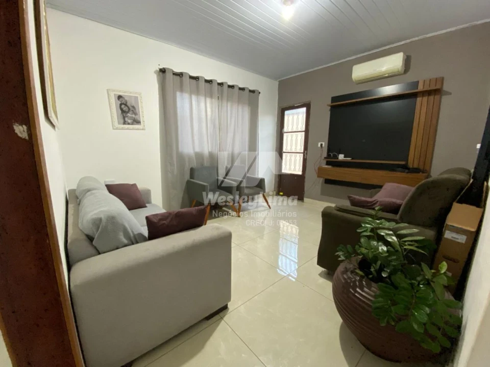 Imagens do imóveis Casa à Venda no Jardim Maria Celina em Londrina – Próxima à Av. Saul Elkind | 3 Quartos | R$ 350 Mil