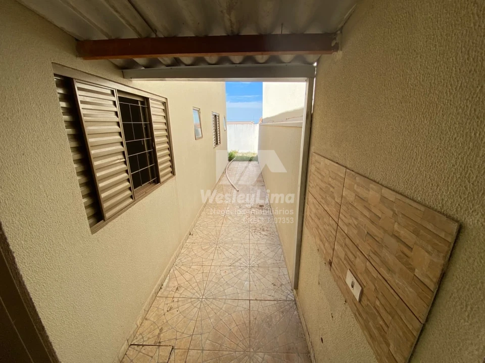 Imagens do imóveis Casa Geminada com Suíte à Venda no Jardim Moema | 2 Quartos | R$ 285.000