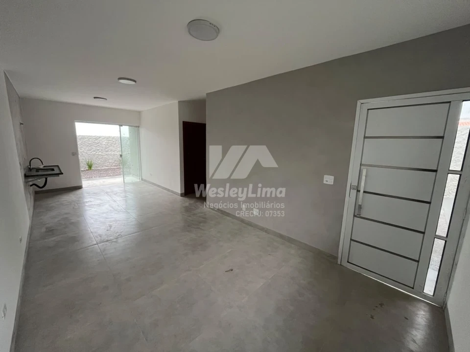 Imagens do imóveis Casa Nova à Venda no Vivi Xavier em Londrina | Sozinha no Quintal – 2 Quartos