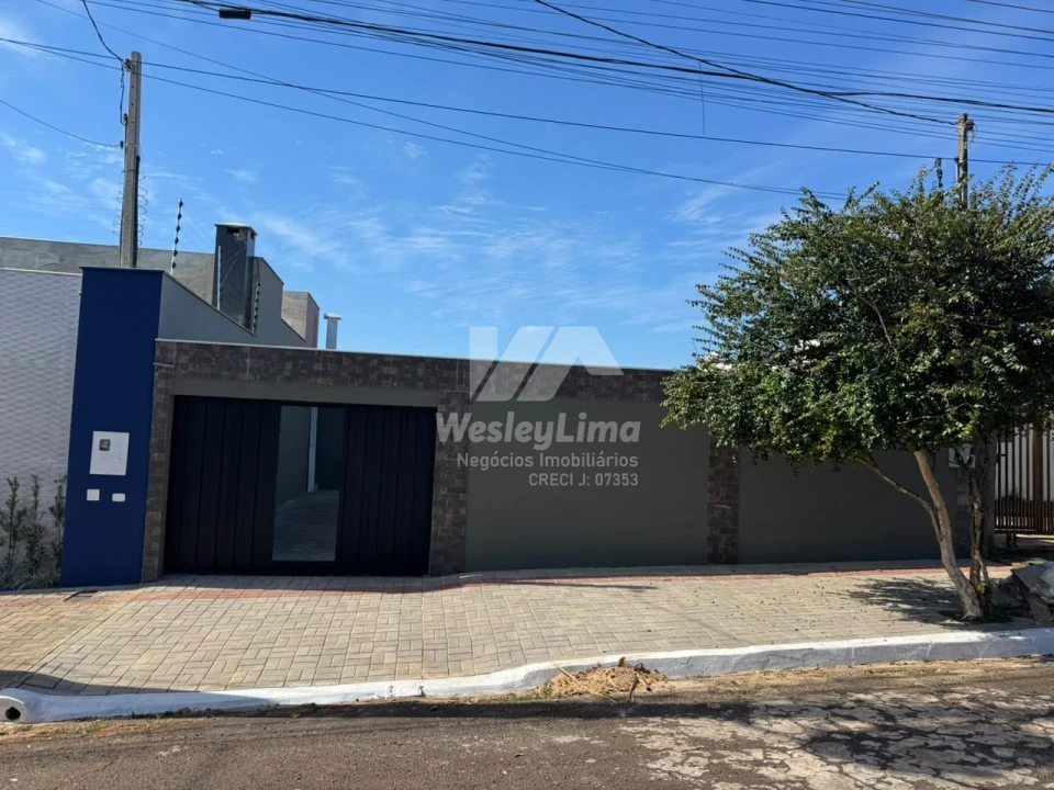 Imagens do imóveis Casa Sozinha à Venda no Conjunto Café em Londrina | Quintal Grande | 3 Quartos | Aceita Permuta