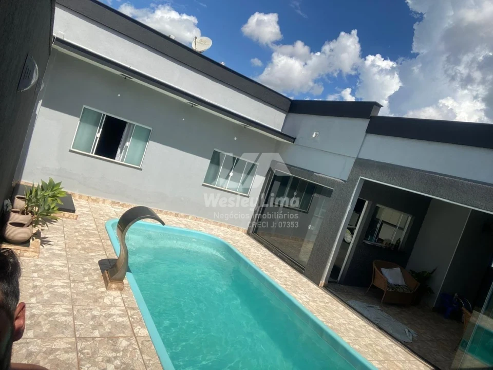 Imagens do imóveis Casa à Venda no Jardim Continental em Londrina | 3 Quartos, Piscina e Espaço Gourmet