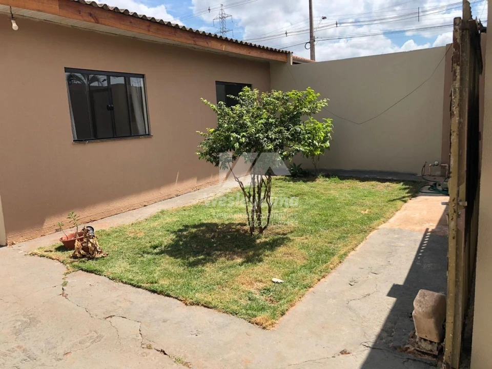 Imagens do imóveis Casa à Venda no Jardim Maria Celina em Londrina – Próxima à Av. Saul Elkind | 3 Quartos | R$ 350 Mil