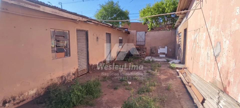 Imóvel Comercial com Edícula - Zona Norte