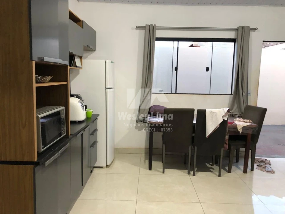 Imagens do imóveis Casa à Venda no Jardim Maria Celina em Londrina – Próxima à Av. Saul Elkind | 3 Quartos | R$ 350 Mil