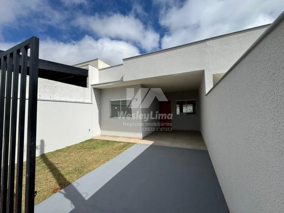 Imagens do imóveis Casa à Venda no Jardim Moema em Londrina – 2 Quartos e Quintal | R$ 268.000