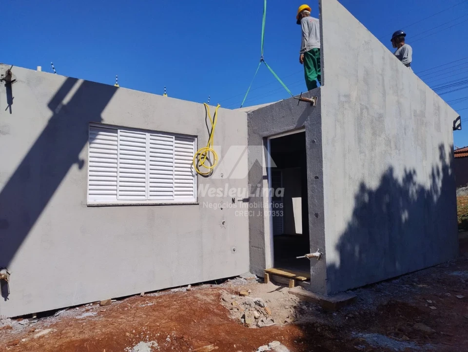 Imagens do imóveis Casas à venda no Jardim Viena COHAB Londrina, na Zona Norte. Imóveis com 2 quartos, entrada facilitada, financiamento Caixa