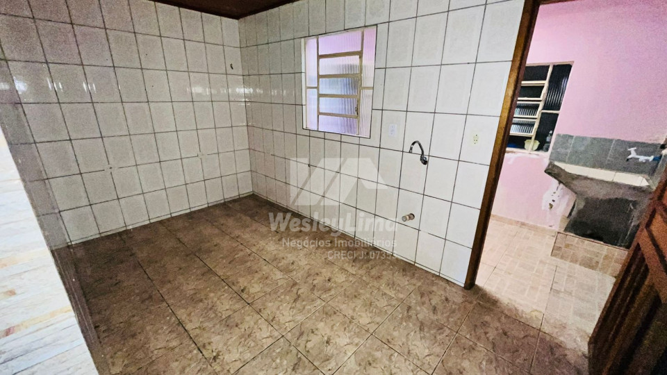 VENDE - Rua Astolfo Nogueira  Casa com edicula