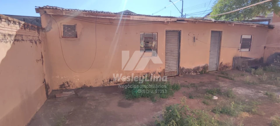 Imóvel Comercial com Edícula - Zona Norte