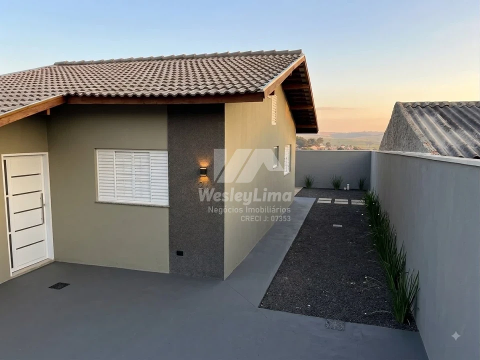 Imagens do imóveis Casa Nova à Venda no Vivi Xavier em Londrina | Sozinha no Quintal – 2 Quartos