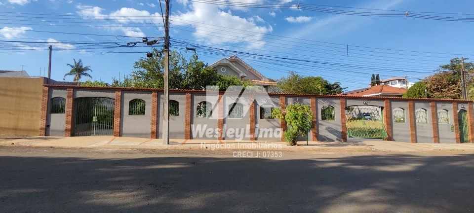 CASA ALTO PADRÃO À VENDA NO JARDIM IMPÉRIO DO SOL – LONDRINA | COM PISCINA | TERRENO 1.093 m²