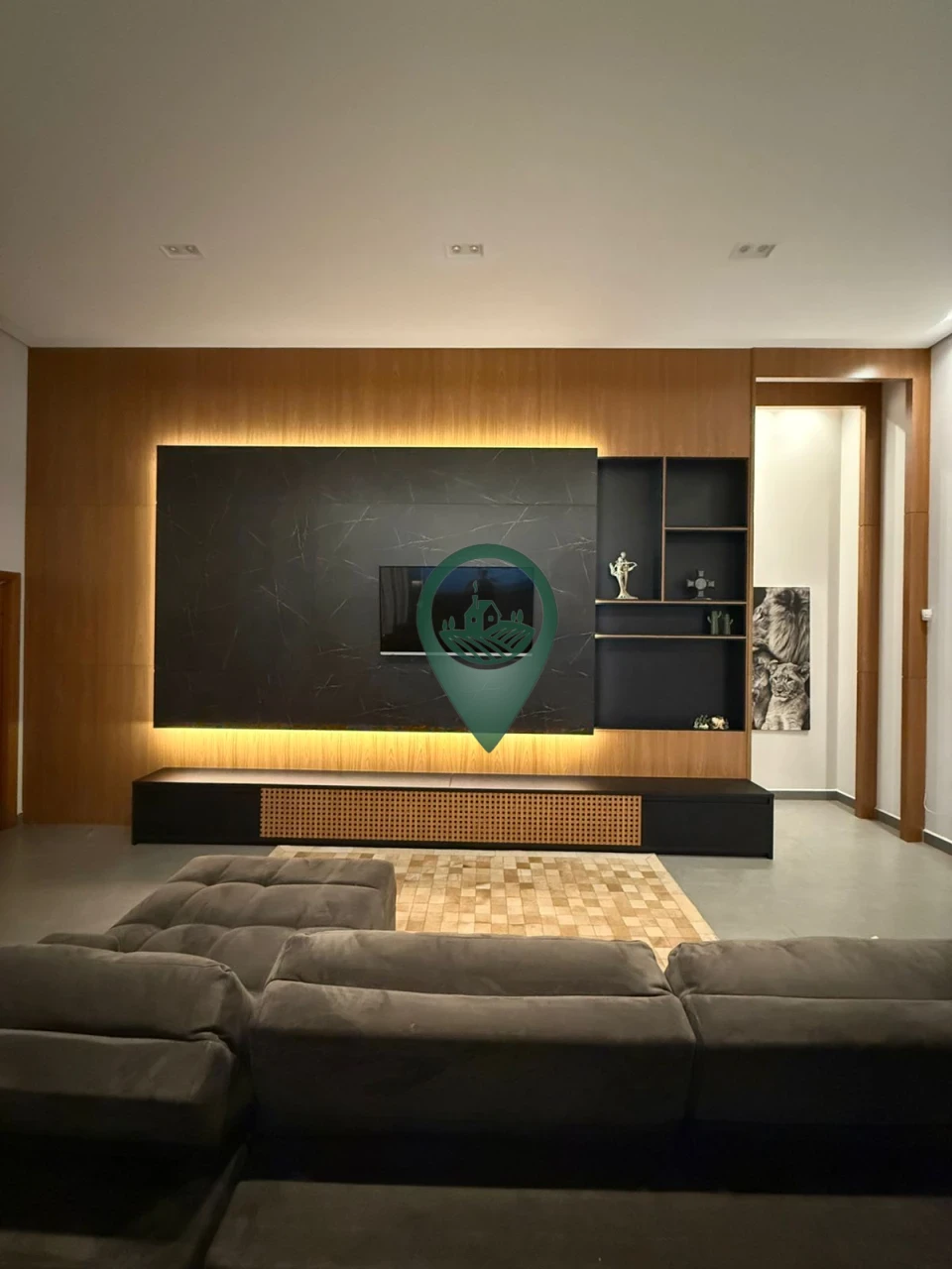 Imagens do imóveis Casa com 5 quartos (2 suítes), com um deles perfeito para um escritório privativo.