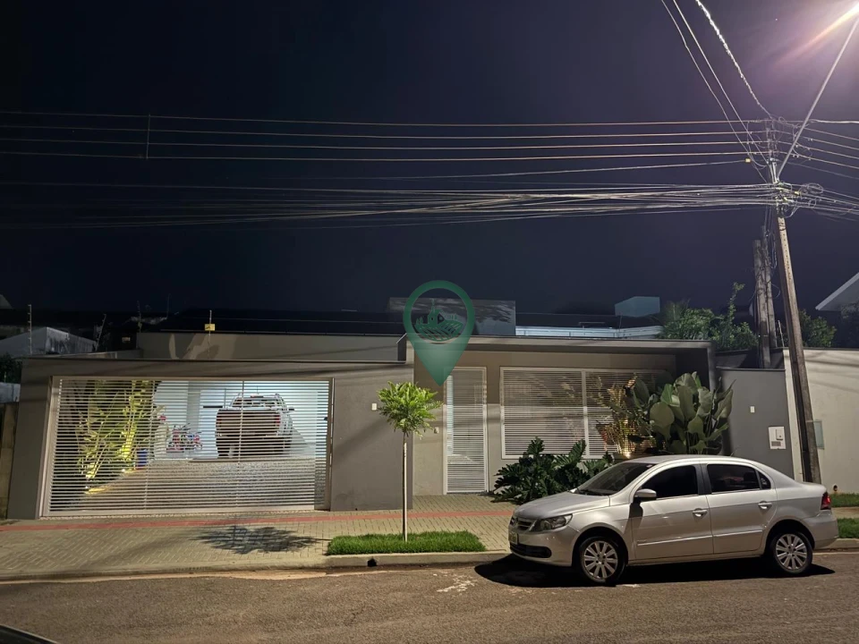 Imagens do imóveis Casa com 5 quartos (2 suítes), com um deles perfeito para um escritório privativo.
