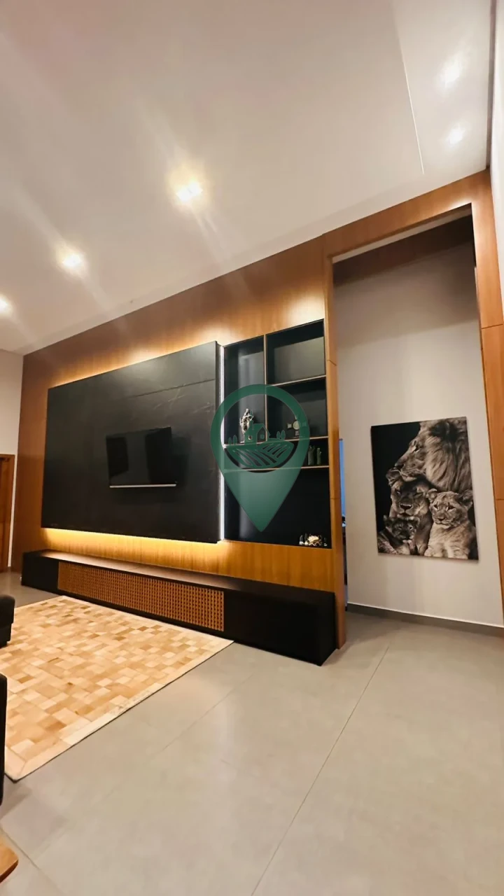 Imagens do imóveis Casa com 5 quartos (2 suítes), com um deles perfeito para um escritório privativo.