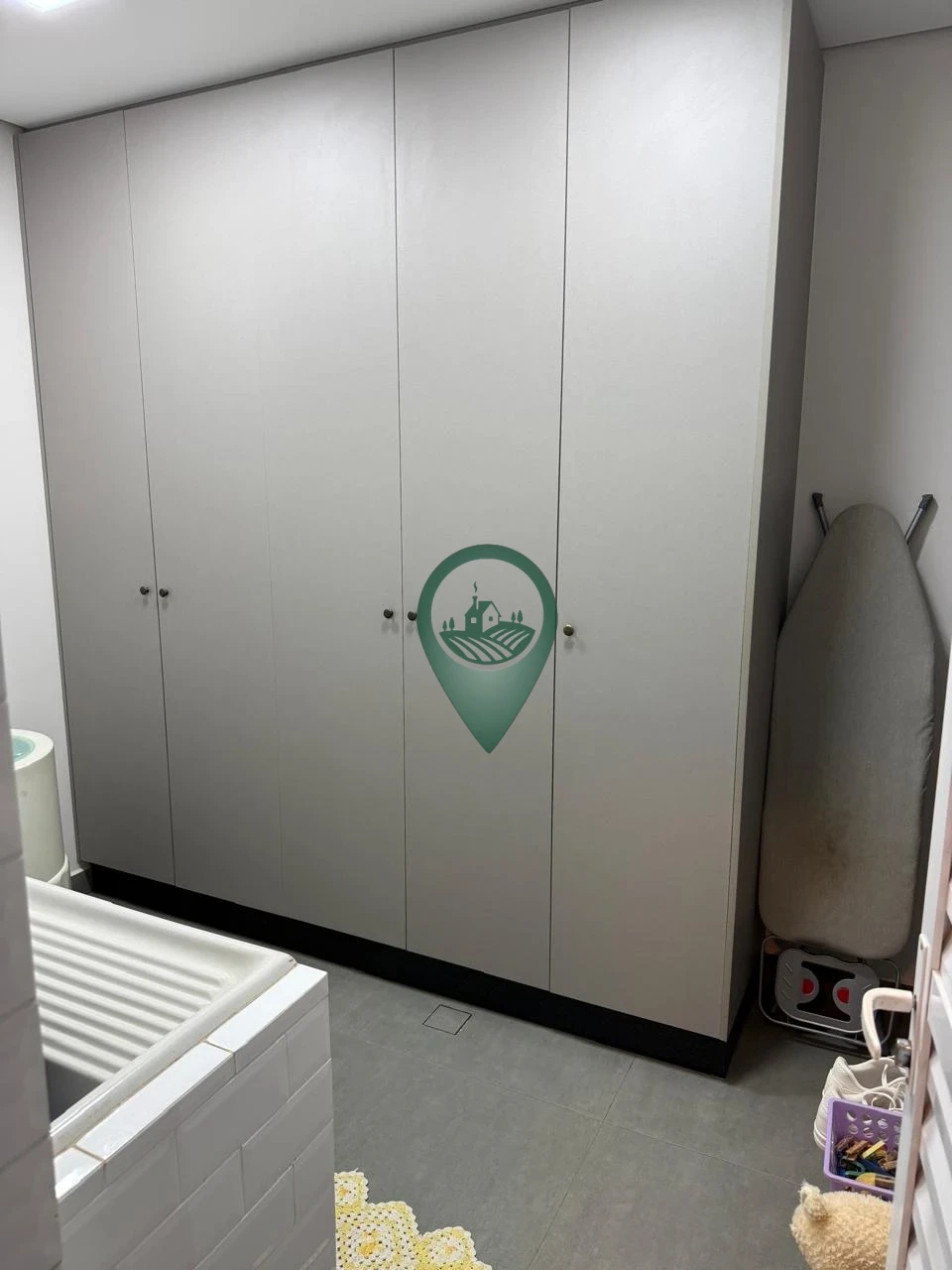 Imagens do imóveis Casa com 5 quartos (2 suítes), com um deles perfeito para um escritório privativo.