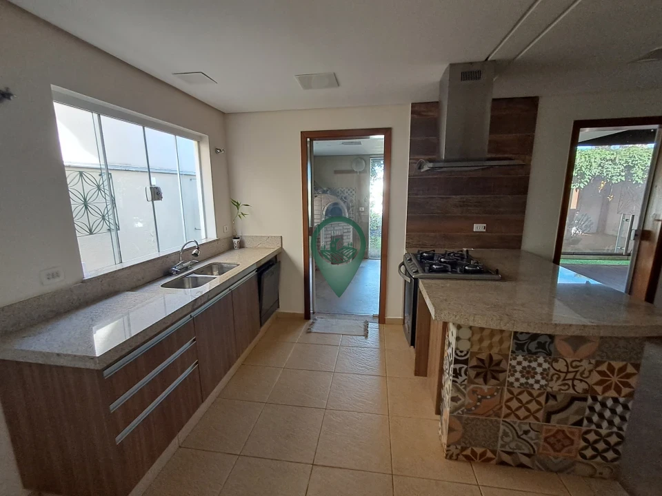Imagens do imóveis Casa com 4 suítes à Venda no Royal Forest