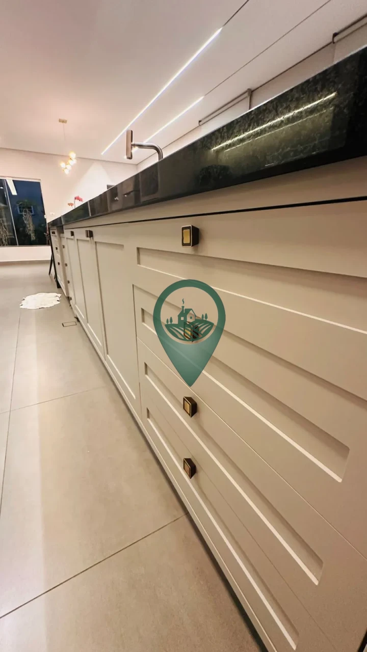 Imagens do imóveis Casa com 5 quartos (2 suítes), com um deles perfeito para um escritório privativo.