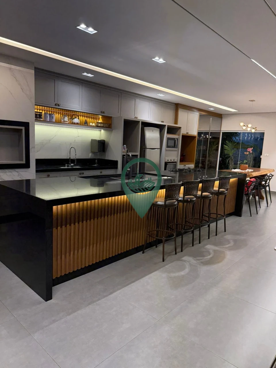 Imagens do imóveis Casa com 5 quartos (2 suítes), com um deles perfeito para um escritório privativo.
