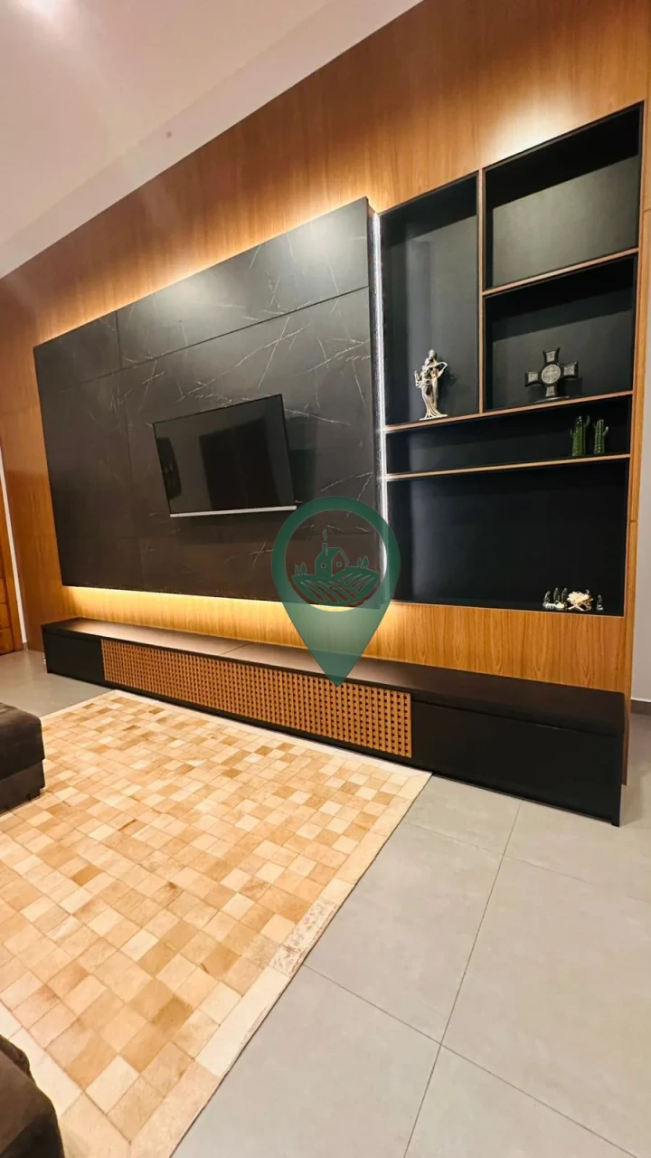 Imagens do imóveis Casa com 5 quartos (2 suítes), com um deles perfeito para um escritório privativo.