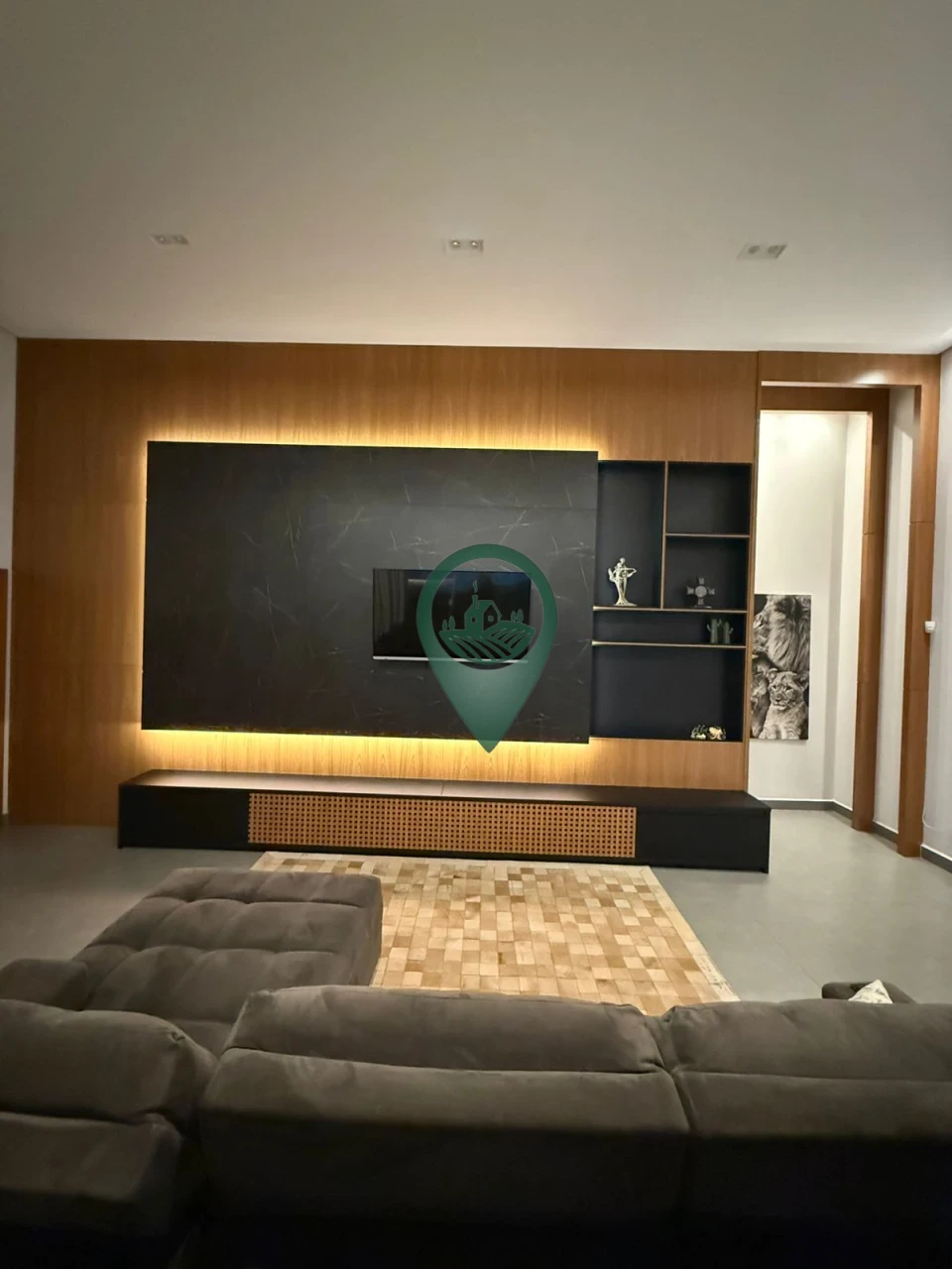 Imagens do imóveis Casa com 5 quartos (2 suítes), com um deles perfeito para um escritório privativo.