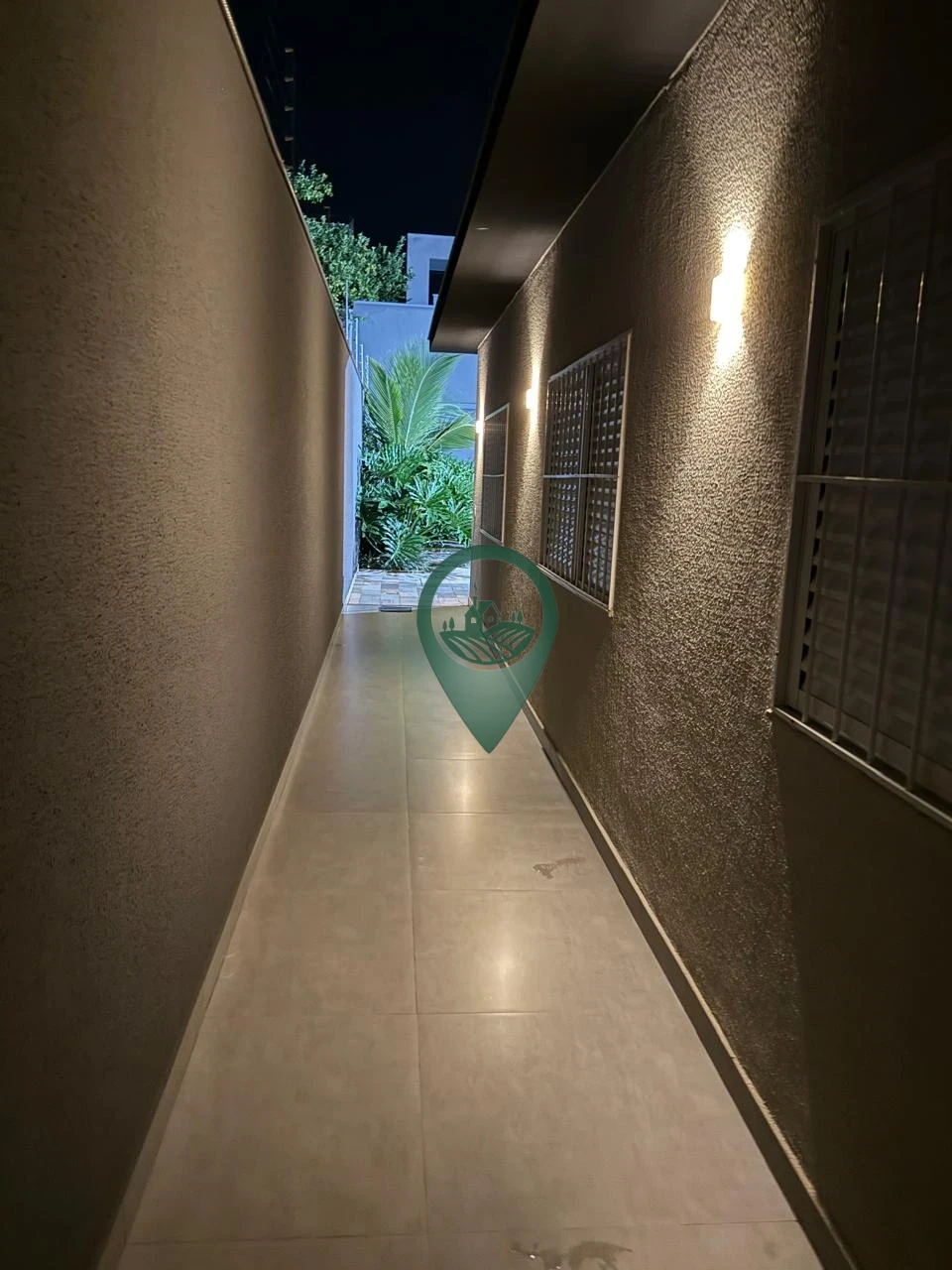 Imagens do imóveis Casa com 5 quartos (2 suítes), com um deles perfeito para um escritório privativo.