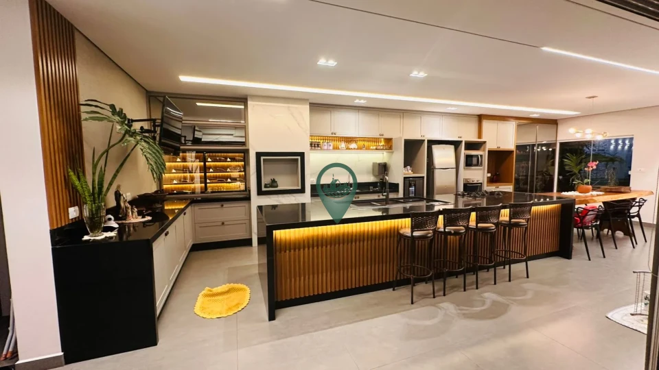 Imagens do imóveis Casa com 5 quartos (2 suítes), com um deles perfeito para um escritório privativo.