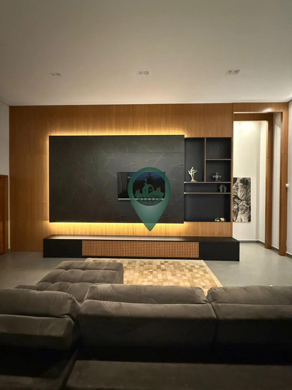 Imagens do imóveis Casa com 5 quartos (2 suítes), com um deles perfeito para um escritório privativo.