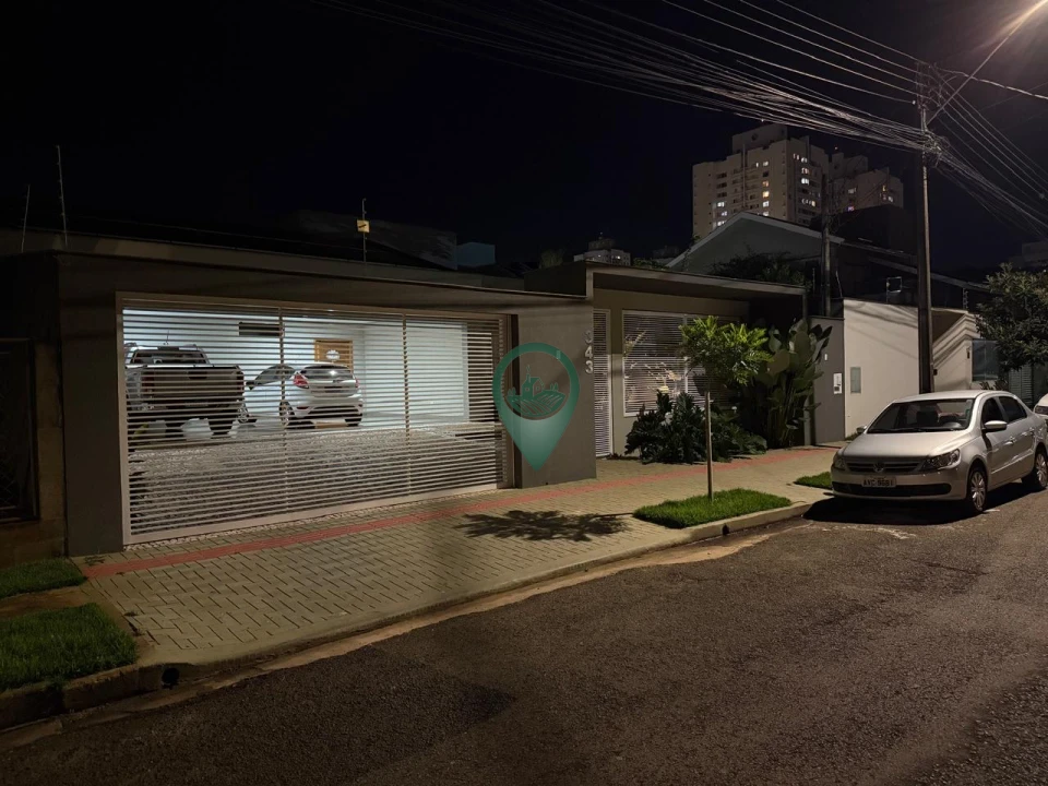 Imagens do imóveis Casa com 5 quartos (2 suítes), com um deles perfeito para um escritório privativo.