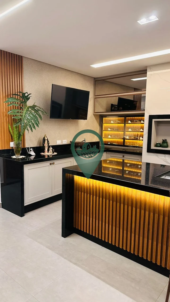 Imagens do imóveis Casa com 5 quartos (2 suítes), com um deles perfeito para um escritório privativo.
