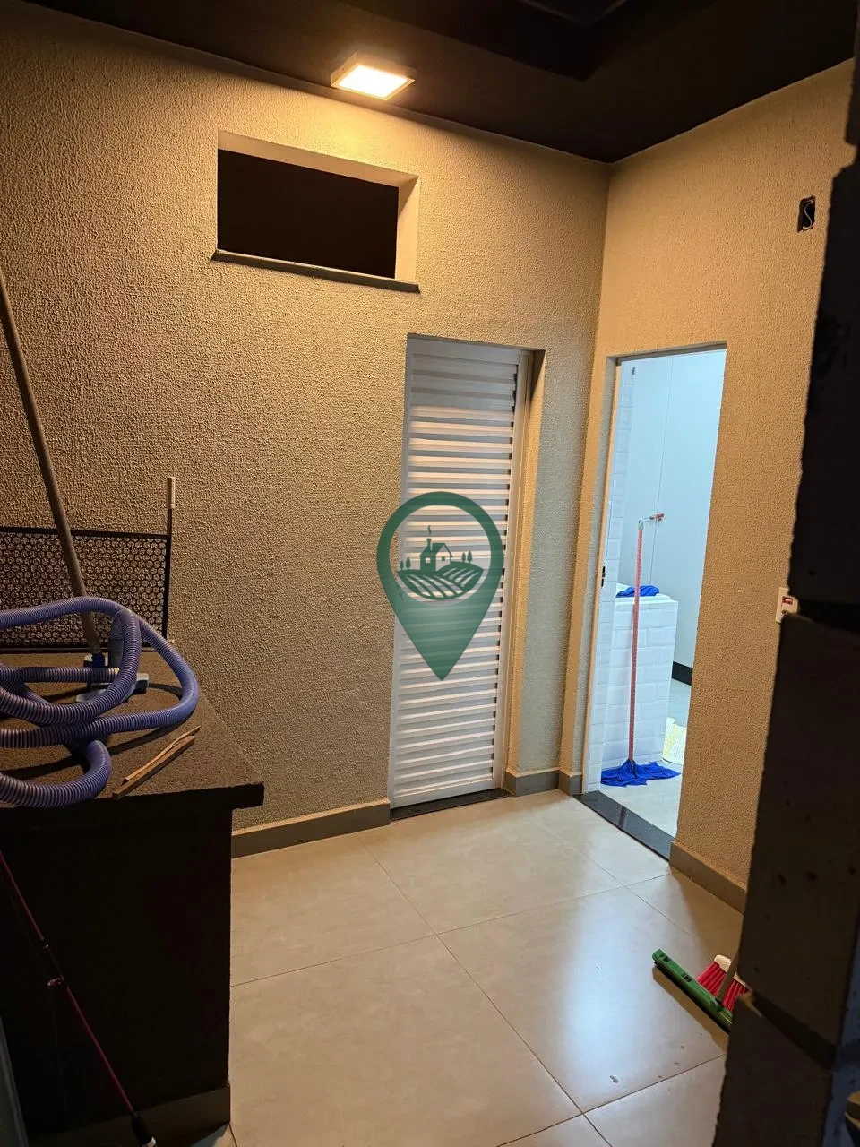 Imagens do imóveis Casa com 5 quartos (2 suítes), com um deles perfeito para um escritório privativo.